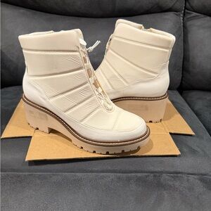 Blondo Waterproof Bootie in Cream Tone